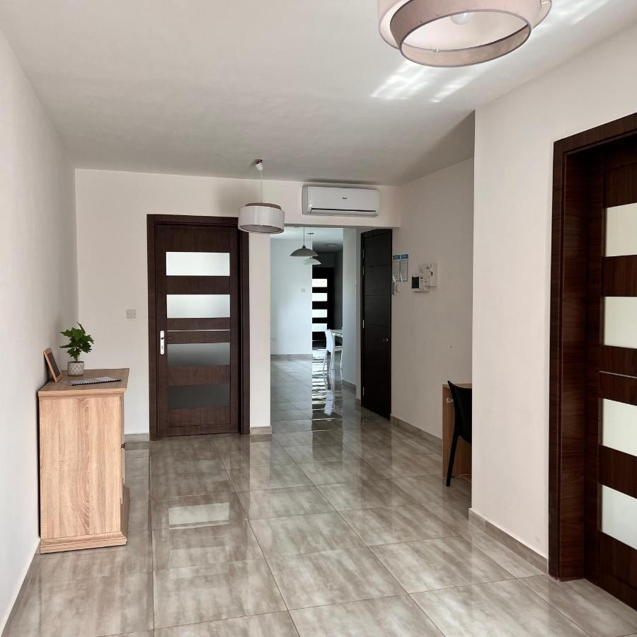 F4 Room 2, Private Room Two Single Beds Shared Bathroom Msida Exteriör bild