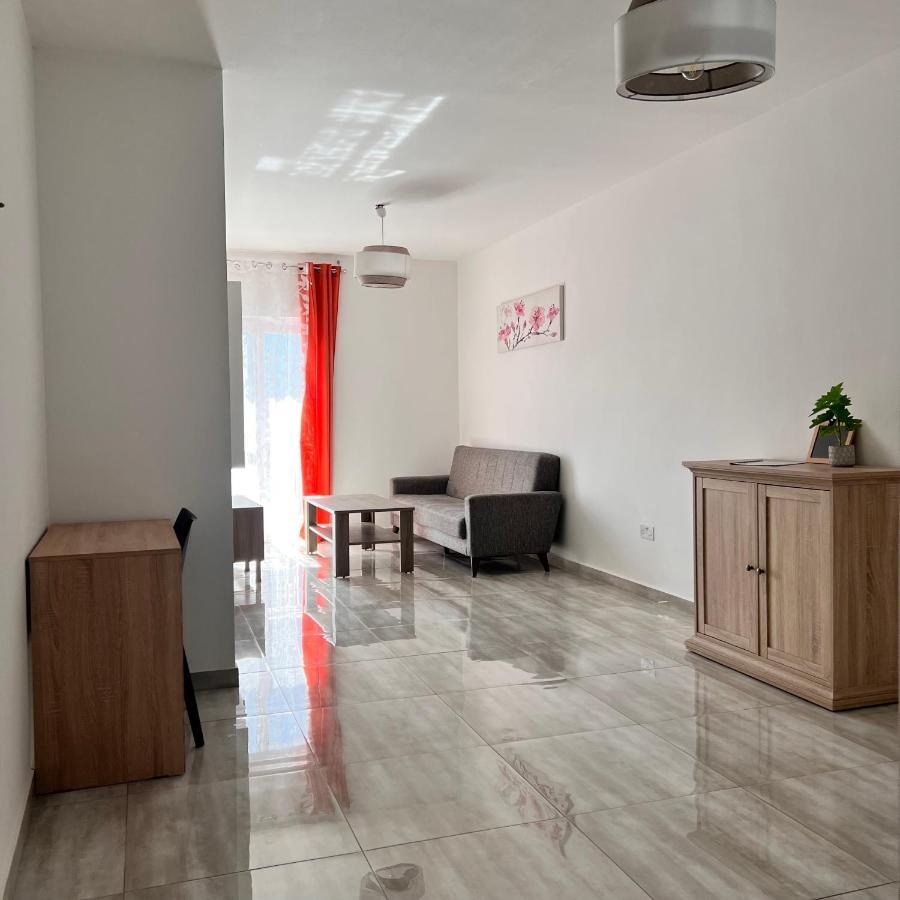 F4 Room 2, Private Room Two Single Beds Shared Bathroom Msida Exteriör bild