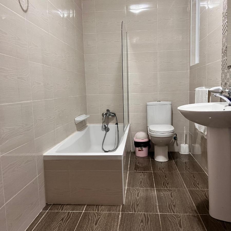 F4 Room 2, Private Room Two Single Beds Shared Bathroom Msida Exteriör bild